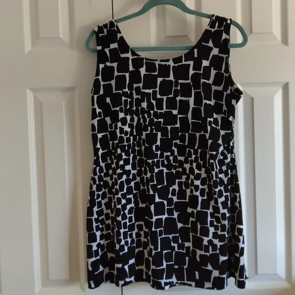 White House Black Market  Tiered  Black & White Tunic Top XL - Picture 2 of 3